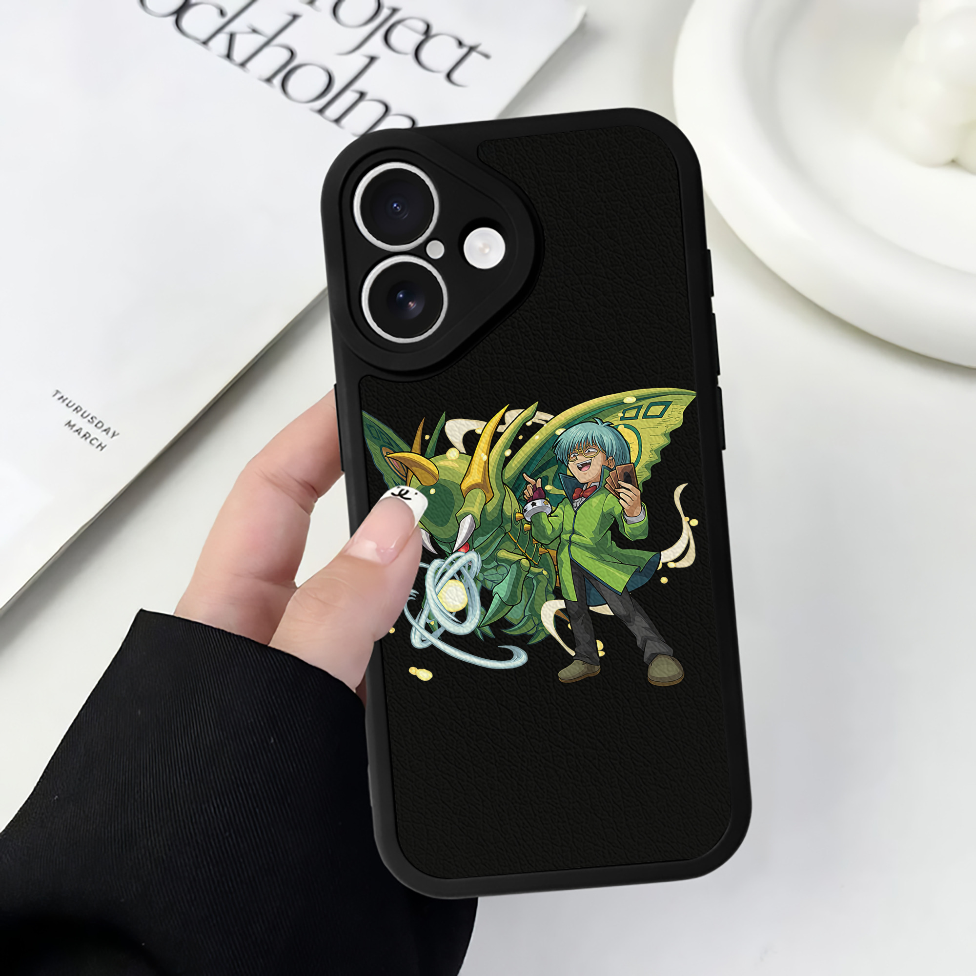 （画像用） 遊☆戯☆王 Yu-Gi-Oh! 【iPhone 16シリーズ対応】シリコンスマホケース（レザー調） 材質：シリコン